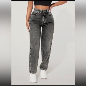 SIZE 4 High Waisted Zip Up Mom Fit Jeans (brand new!)